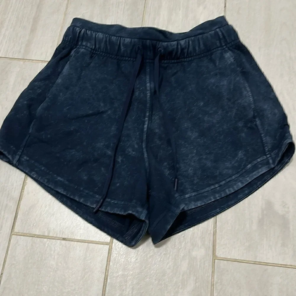 Lululemon navy 2 new shorts